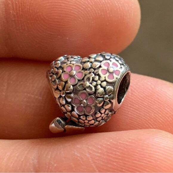 NWOT Pandora x Disney Best Mum Ever Minnie Mouse Heart Charm 791084C01 - Picture 14 of 15